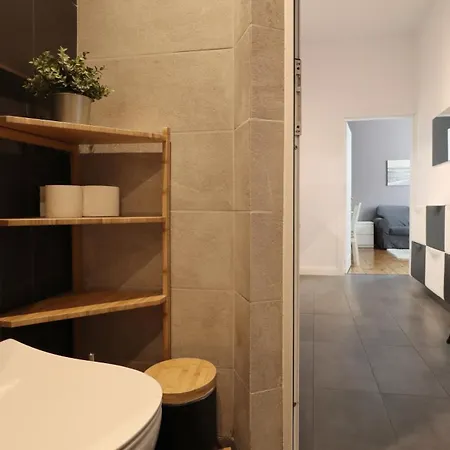 New Modern & Sunny Womens Market Appartement *